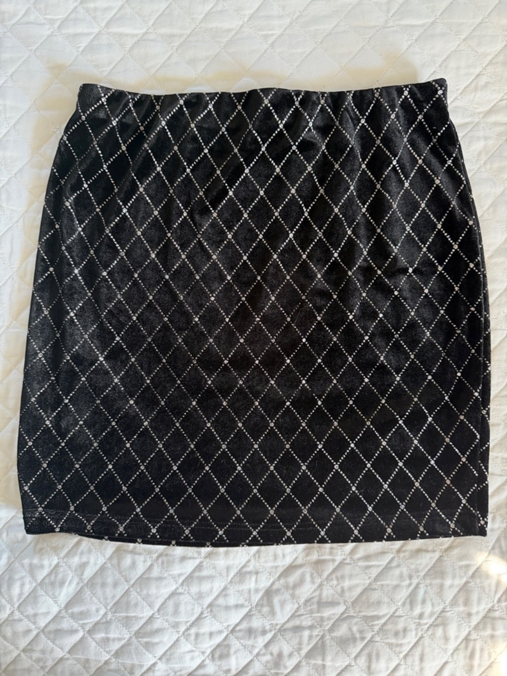 Black Diamond-Pattern Mini Skirt